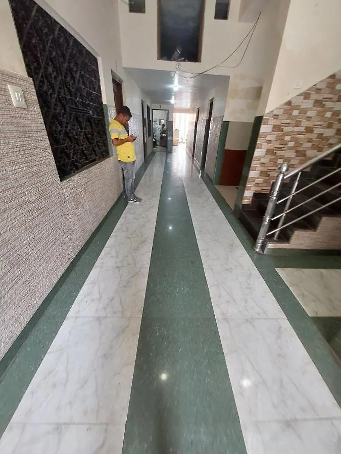 Hotel Trisolaris Varanasi 3*,