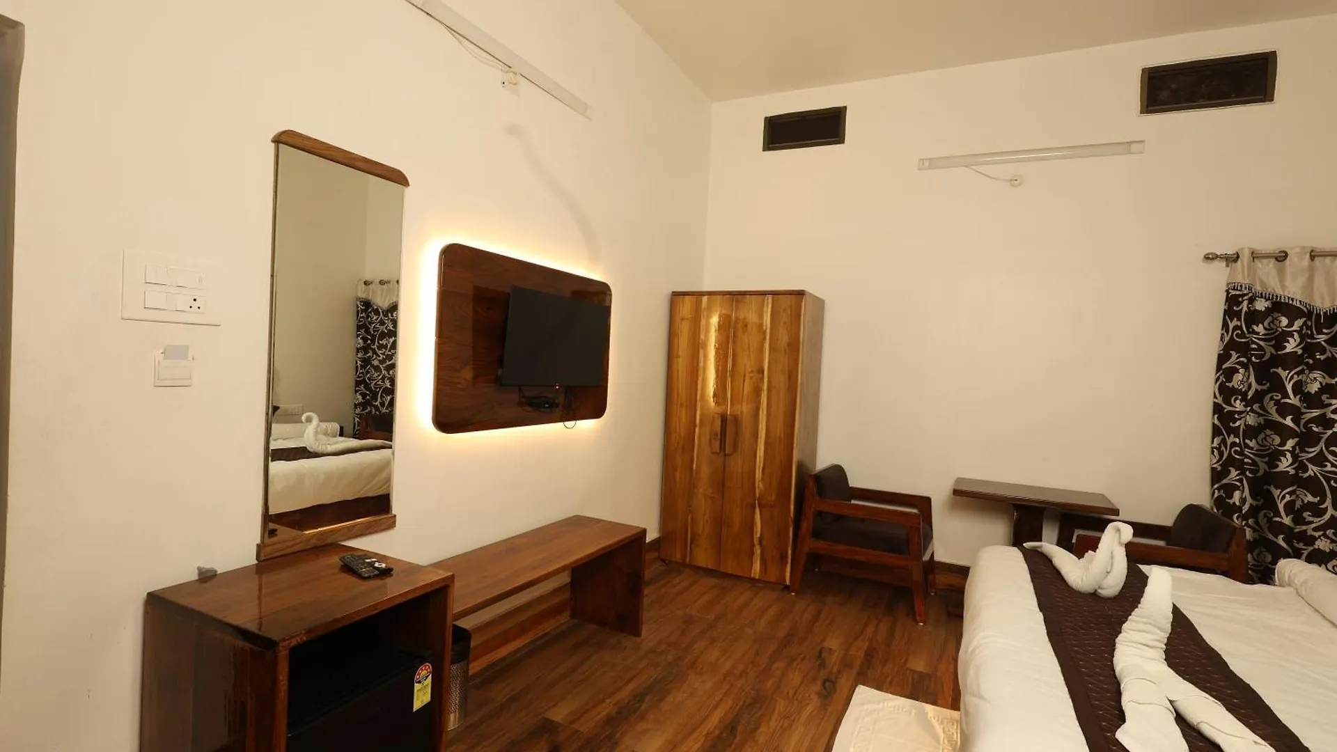 Hotel Trisolaris Varanasi 3*,